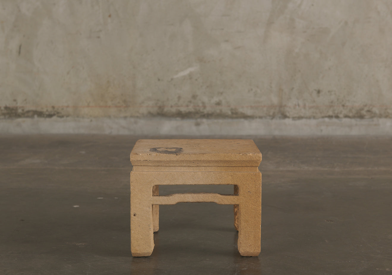SANDSTONE LOW OFFERING TABLE